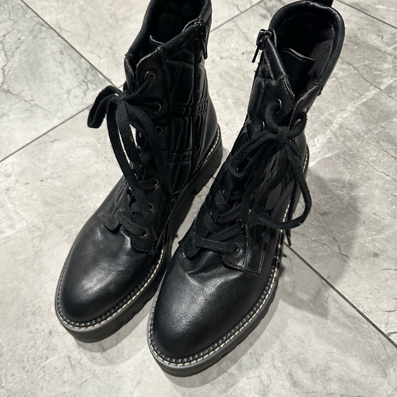 Black Quilted Lace-Up Boots Nordstrom Rack Brand Size 9.5 - Picture 4 of 6